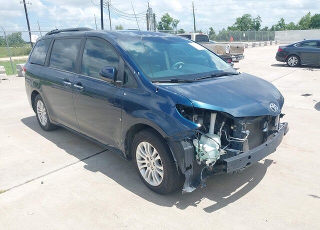 2012 TOYOTA Sienna
