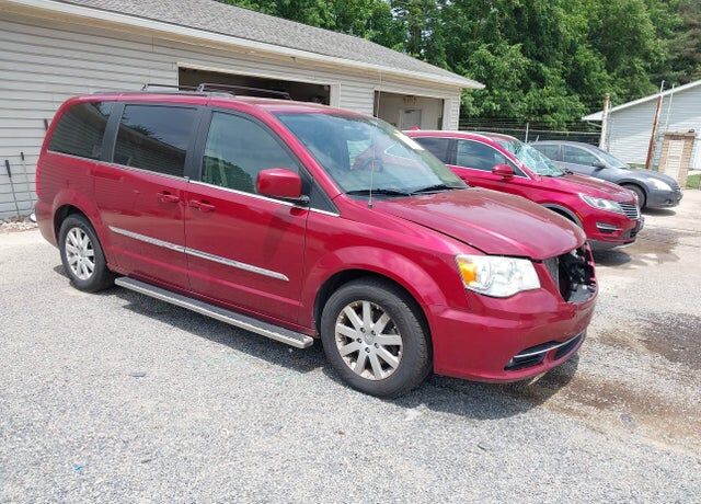 2013 CHRYSLER Town and Country