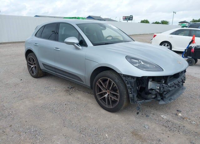 2024 PORSCHE Macan