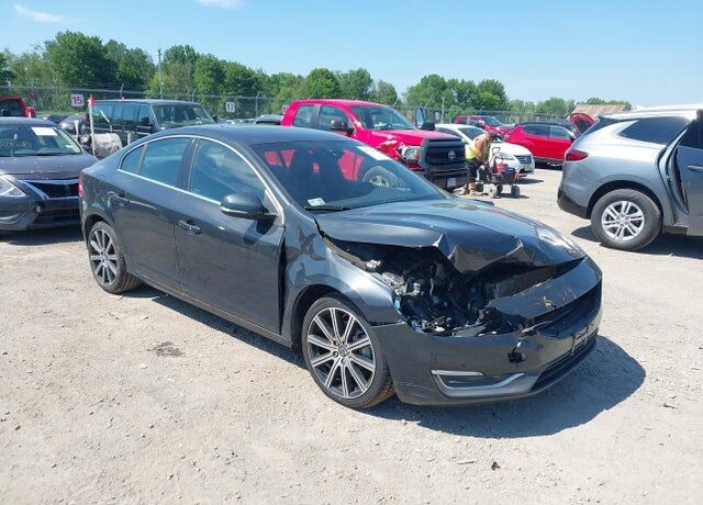 2015 VOLVO S60