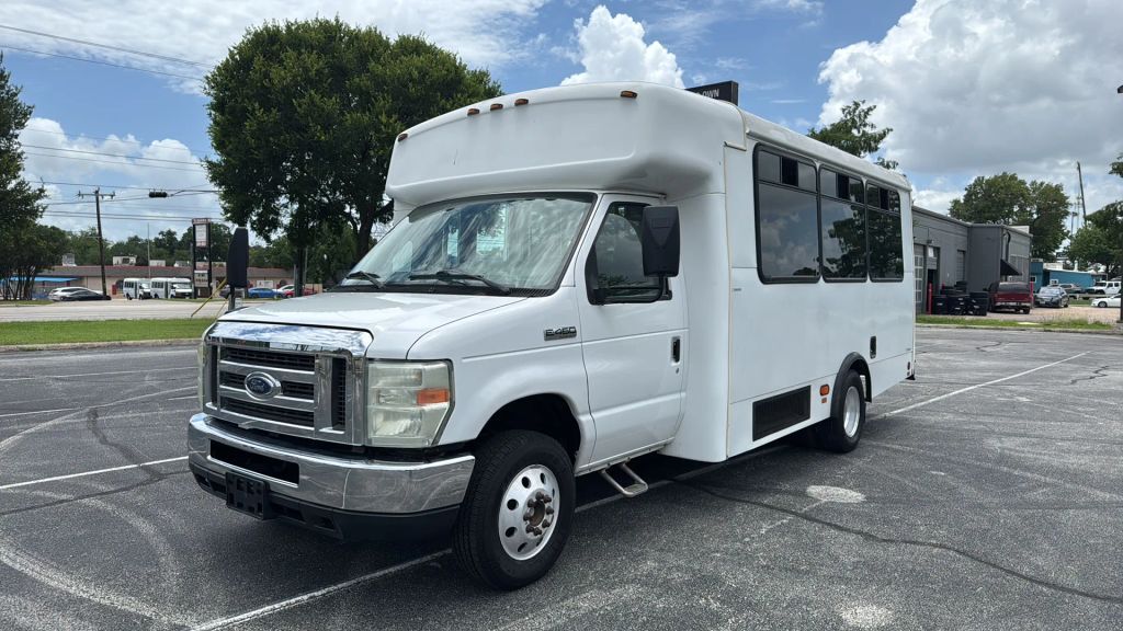 2011 FORD E-450