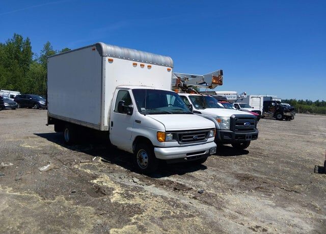 2005 FORD E-350