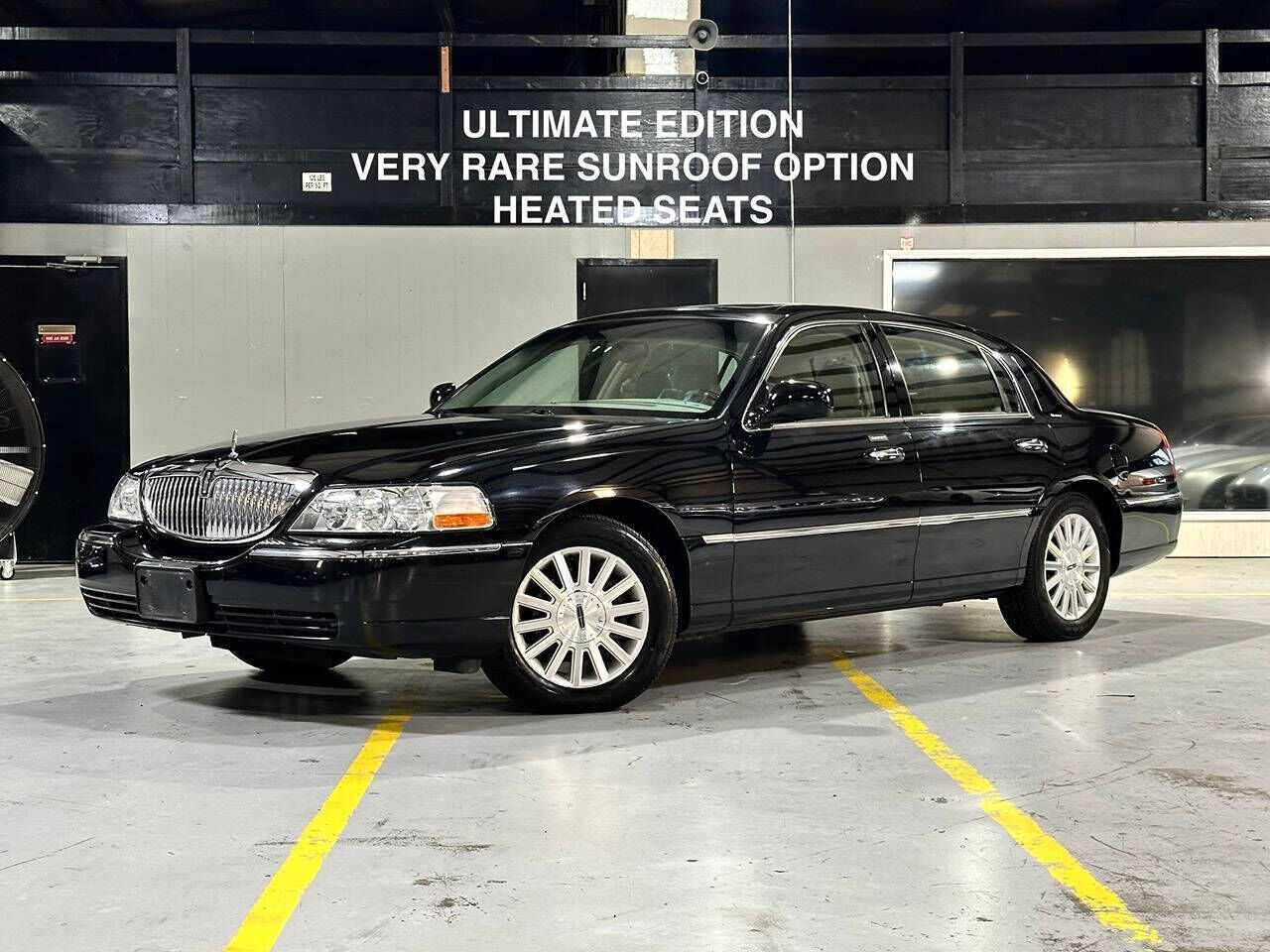 2004 LINCOLN Town Car