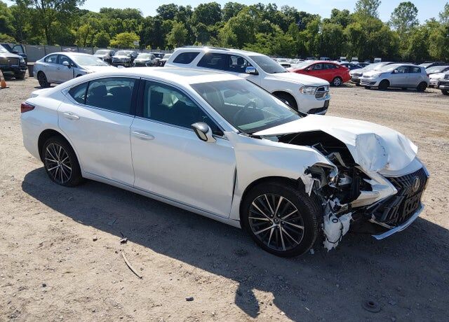 2022 LEXUS ES