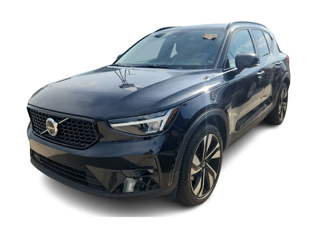2025 VOLVO XC40