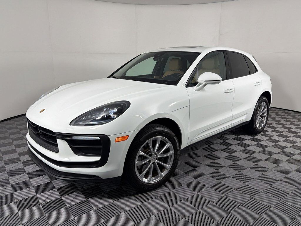2026 PORSCHE Macan
