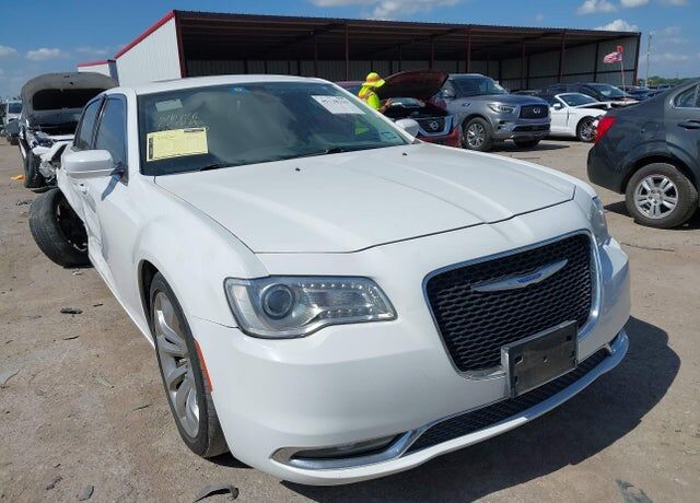 2019 CHRYSLER 300