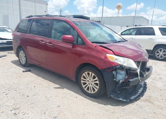 2013 TOYOTA Sienna