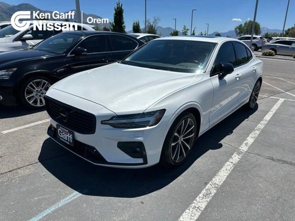 2022 VOLVO S60