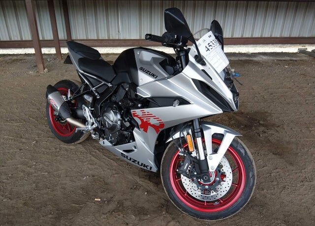2024 SUZUKI GSX-8R