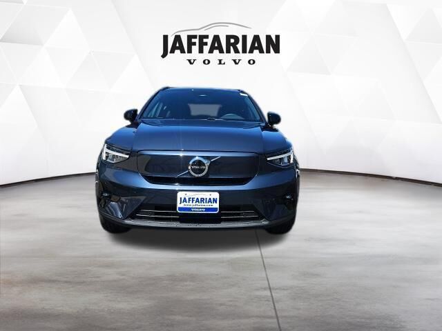 2026 VOLVO EX40