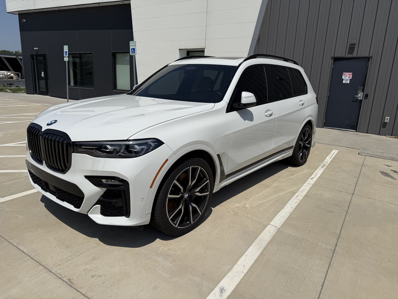 2022 BMW X7
