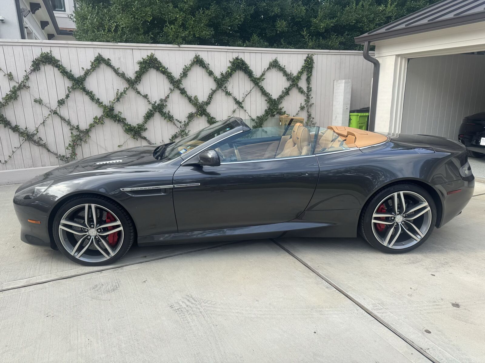 Aston Martin Virage