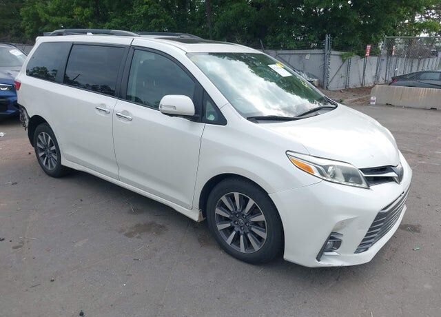 2018 TOYOTA Sienna