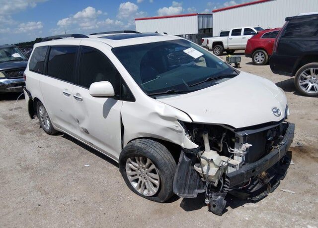 2015 TOYOTA Sienna