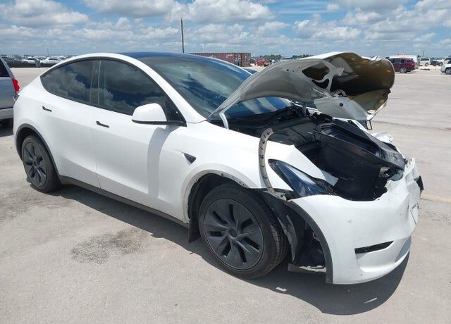 2025 TESLA Model Y