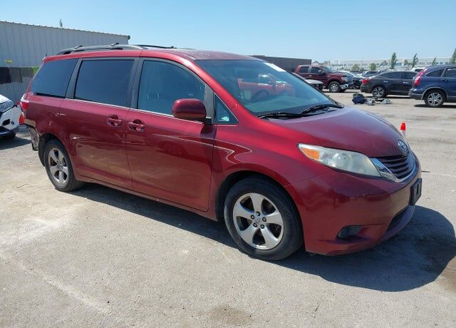 2017 TOYOTA Sienna