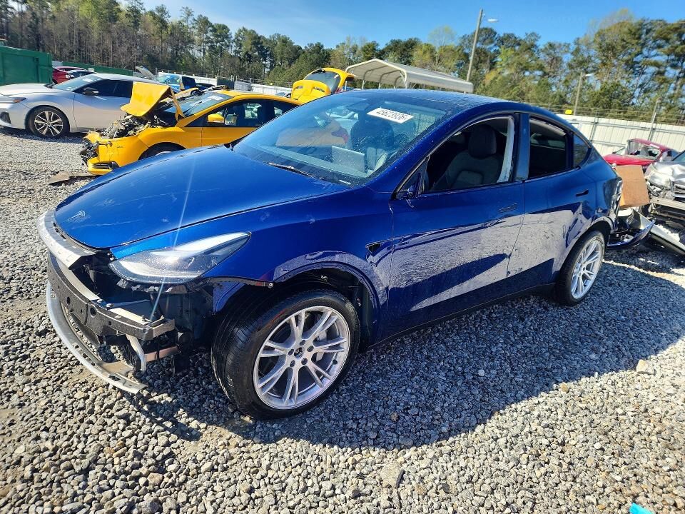 2024 TESLA Model Y