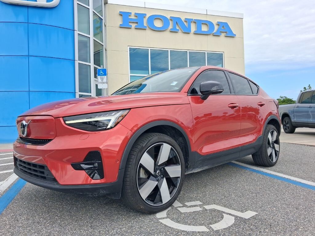 2023 VOLVO C40
