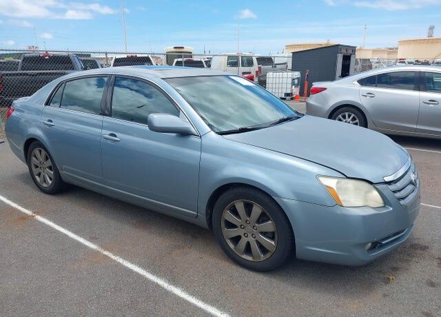 2005 TOYOTA Avalon
