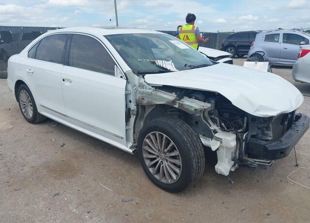 2017 VOLKSWAGEN Passat