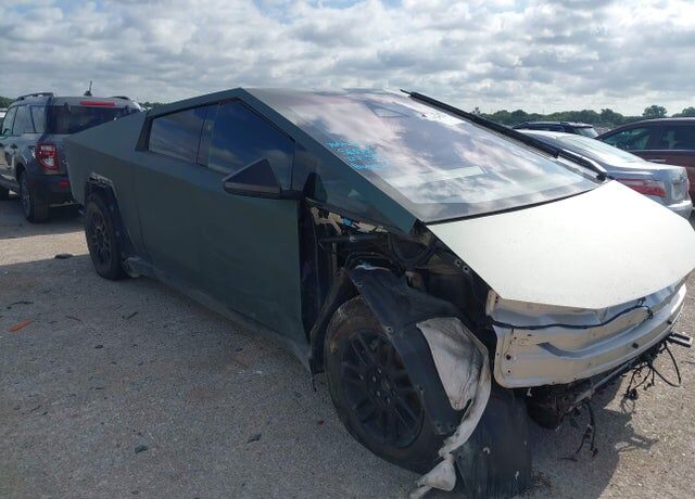 2025 TESLA Cybertruck
