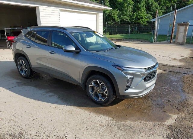 2025 CHEVROLET Trax