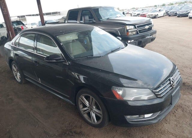 2012 VOLKSWAGEN Passat