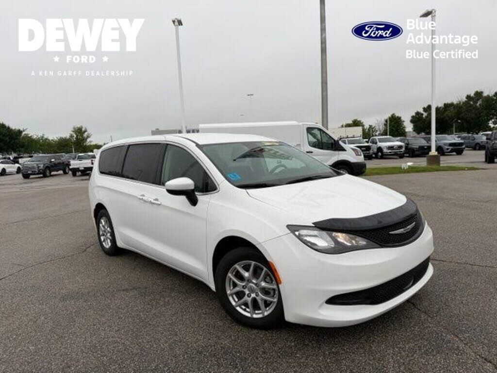 2023 CHRYSLER Voyager