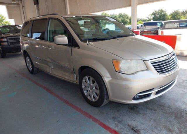 2013 CHRYSLER Town and Country