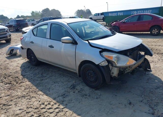 2017 NISSAN Versa