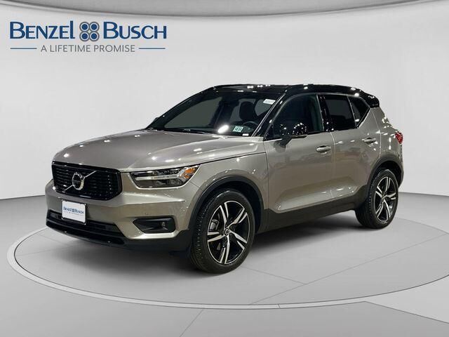 2022 VOLVO XC40