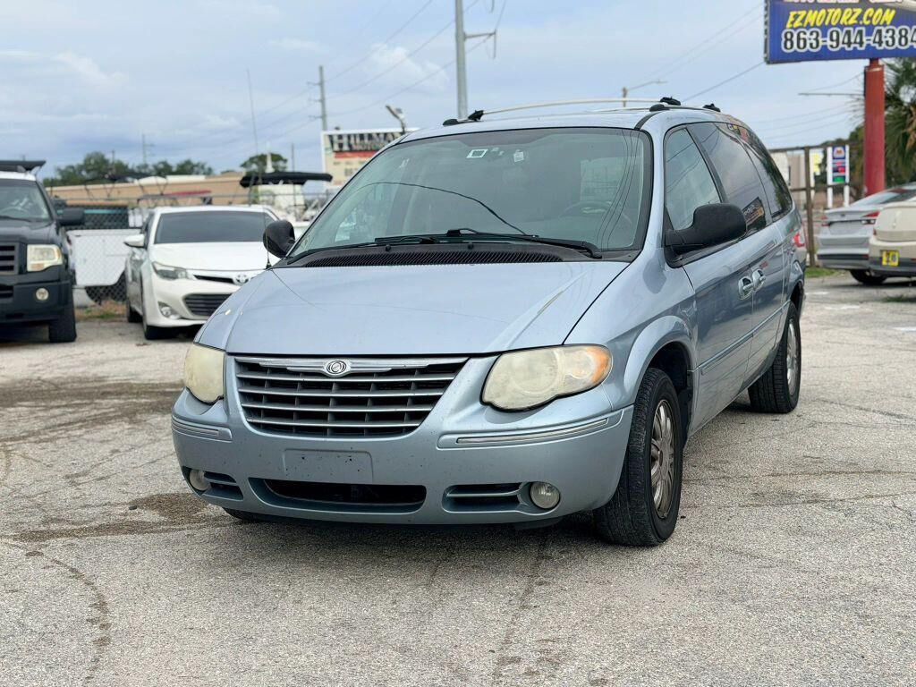 2005 CHRYSLER Town and Country
