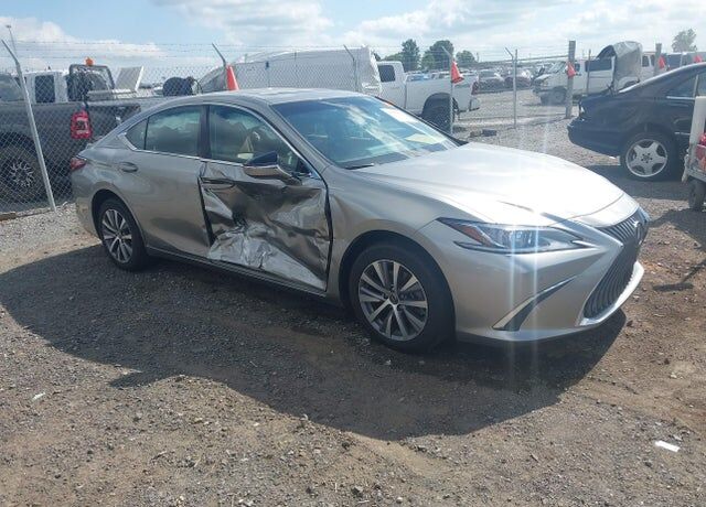 2019 LEXUS ES