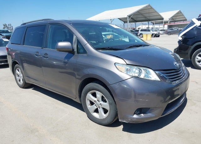 2015 TOYOTA Sienna