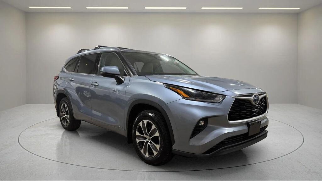 2021 TOYOTA Highlander