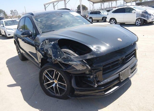 2024 PORSCHE Macan