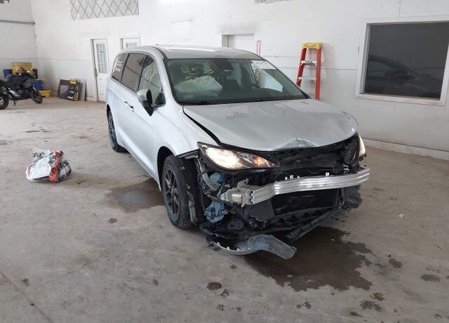 2023 CHRYSLER Voyager