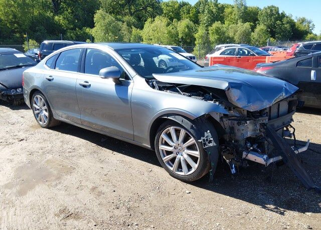 2017 VOLVO S90