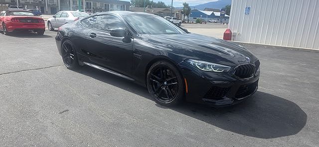 2022 BMW M8