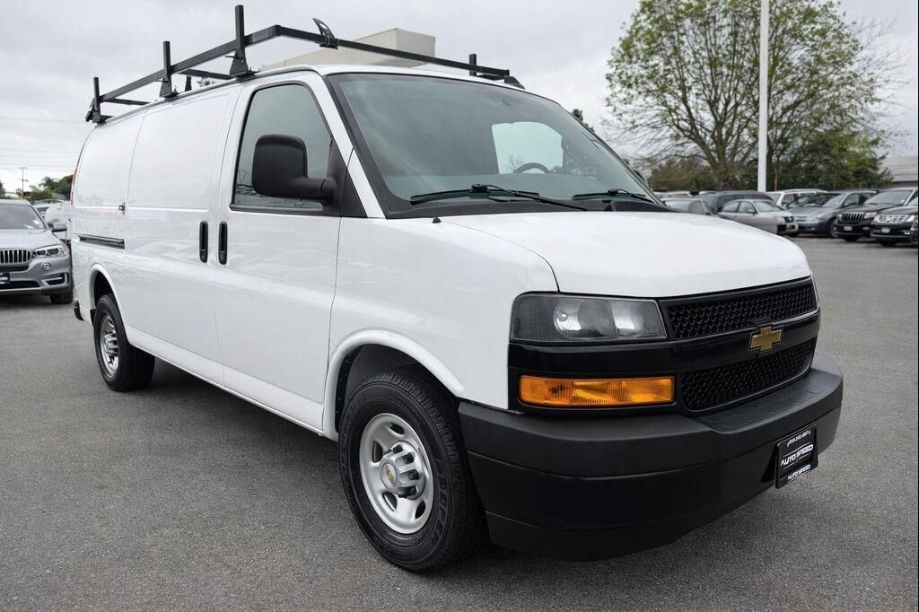 2020 CHEVROLET Express