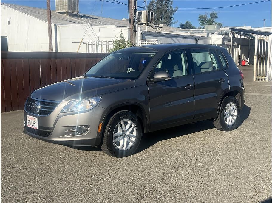 2011 VOLKSWAGEN Tiguan