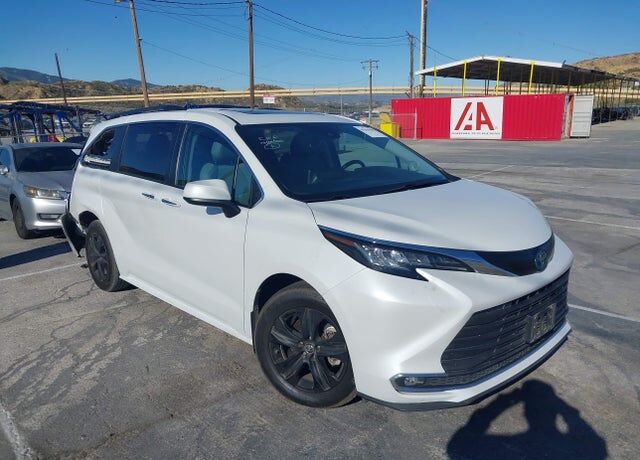 2022 TOYOTA Sienna