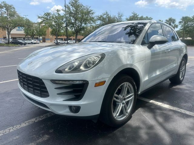2016 PORSCHE Macan