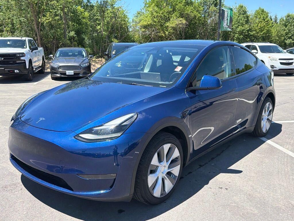 2024 TESLA Model Y