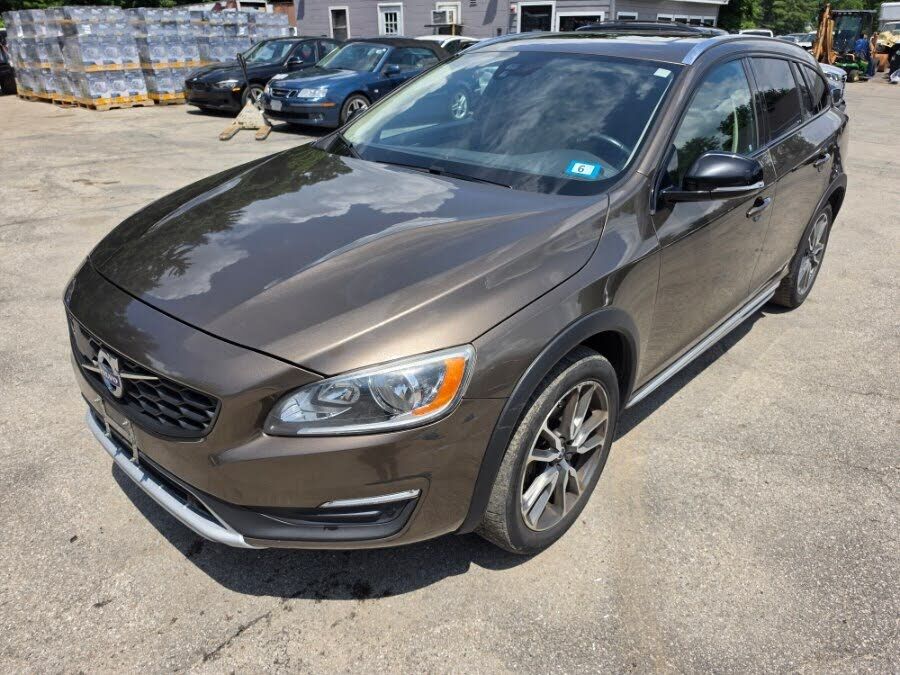 2017 VOLVO V60CC