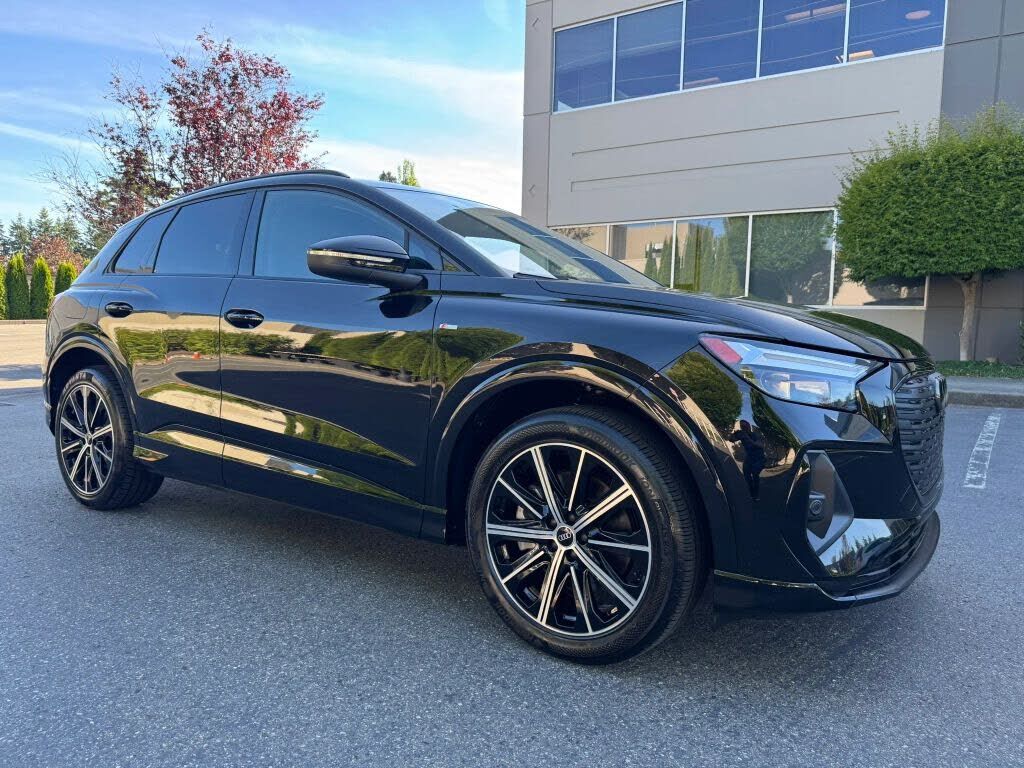 2022 AUDI Q4