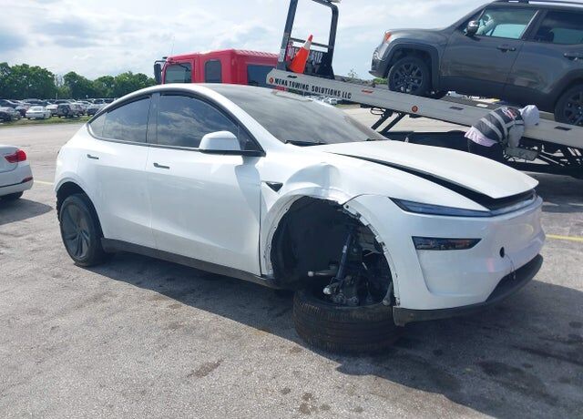 2026 TESLA Model Y