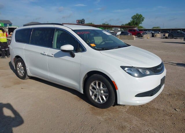 2020 CHRYSLER Voyager