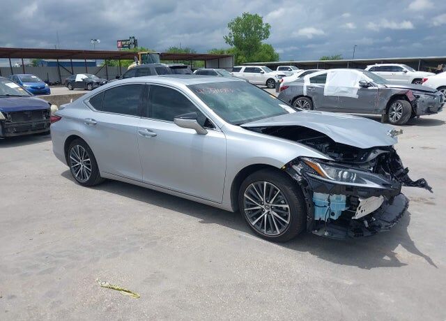 2025 LEXUS ES